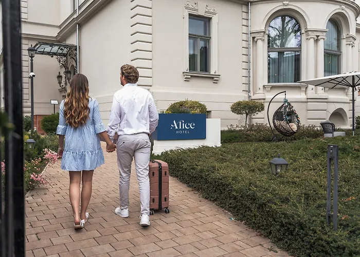 Alice Otel 4*