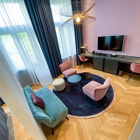 Alice Hotel 4*