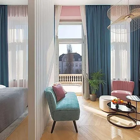 Alice Hotel