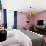 Alice Hotel